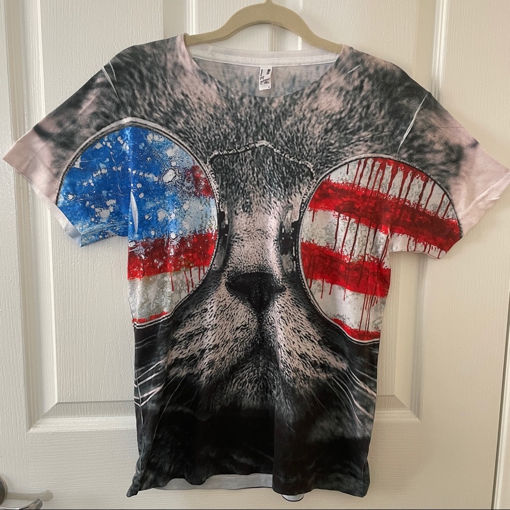 Cat Wearing American Flag Sunglasses T-Shirt